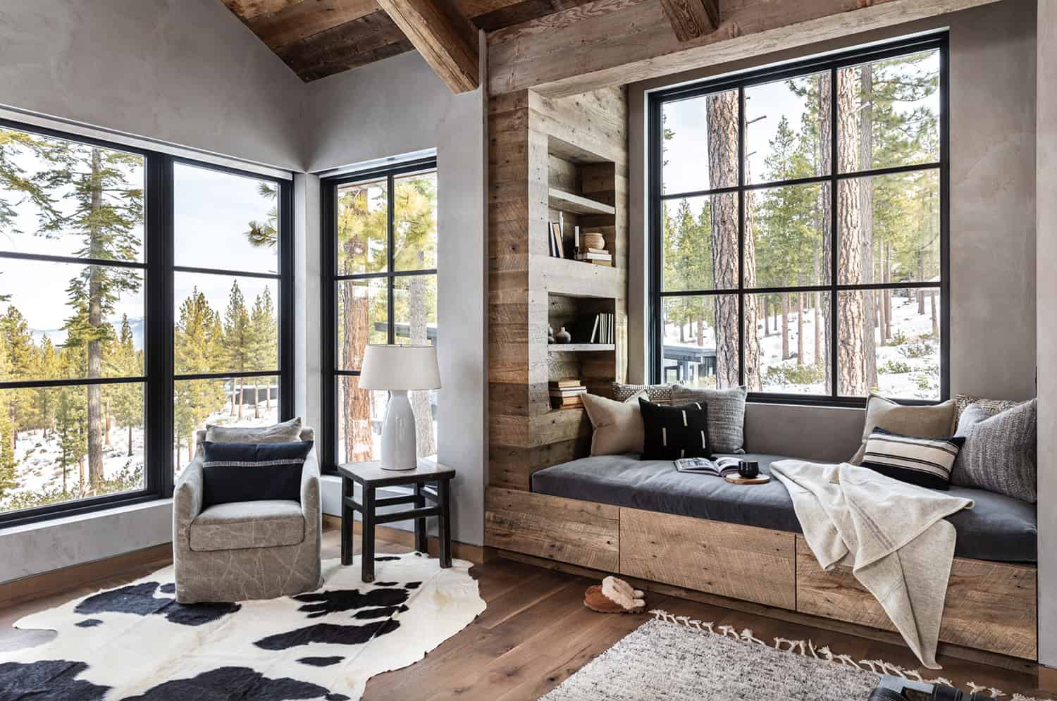 rustic-bedroom-window-seat