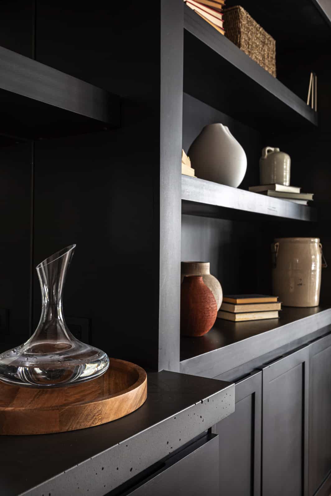 rustic-family-room-home-bar-black
