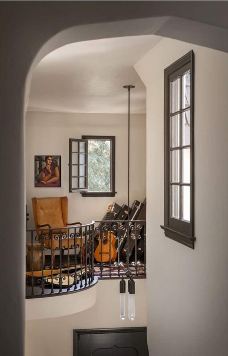 french-eclectic-upstairs-hallway
