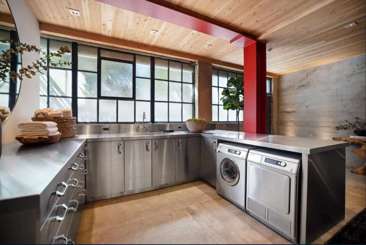modern-industrial-san-francisco-loft-laundry-room