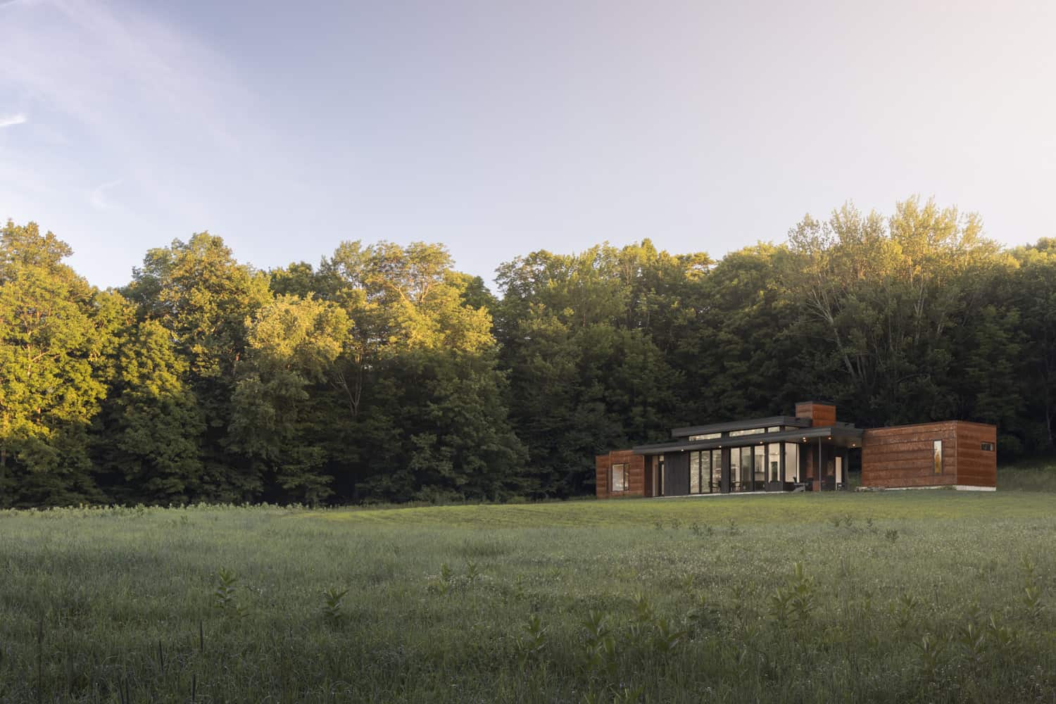 modern-home-exterior-at-dusk