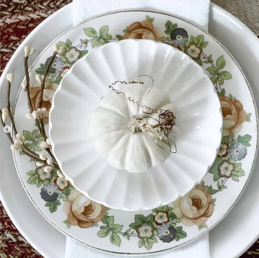 22 Stunning Fall Tablescape Decor Ideas To Wow Your Guests