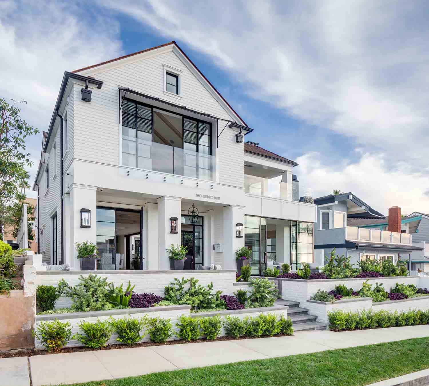 transitiional-style-corona-del-mar-home-exterior