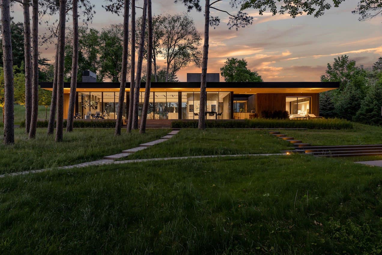 modern-home-exterior-at-dusk