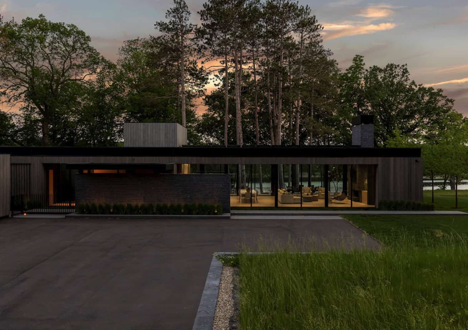 modern-home-exterior-at-dusk