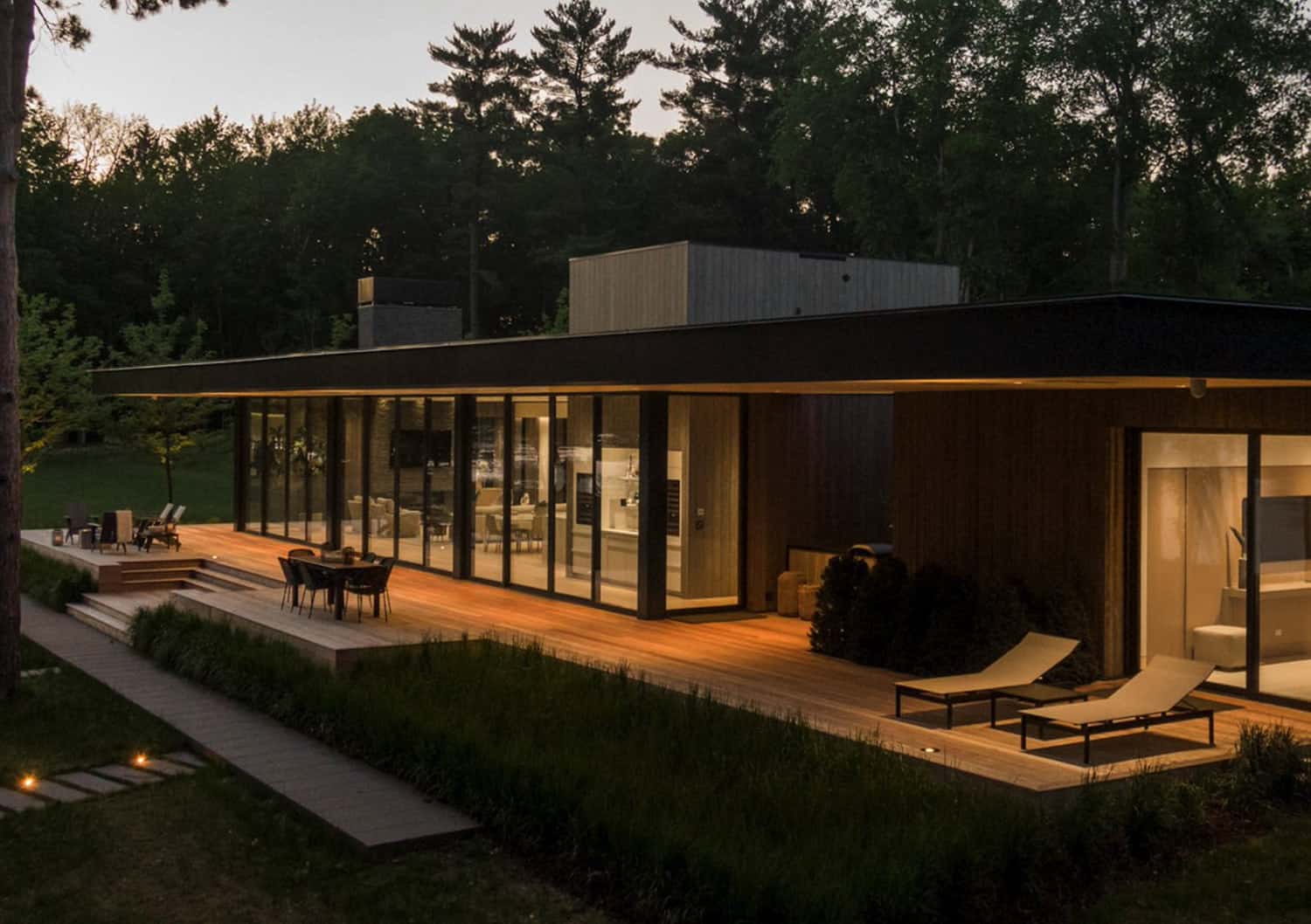 modern-home-exterior-at-dusk