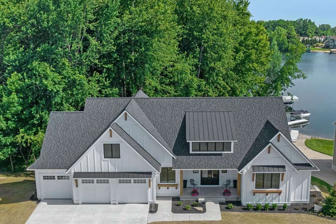 contemporary-lake-house-exterior