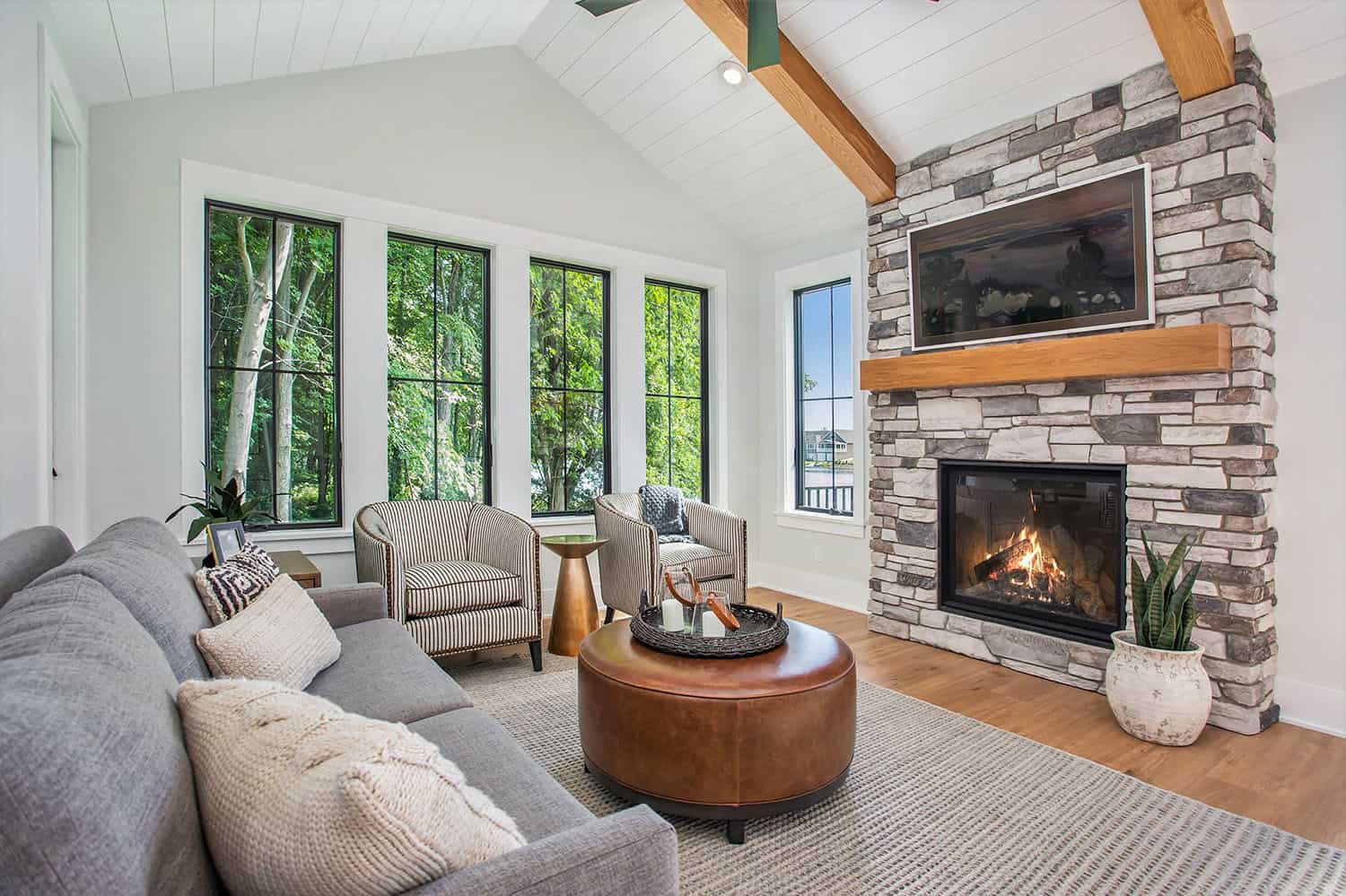 contemporary-screened-porch