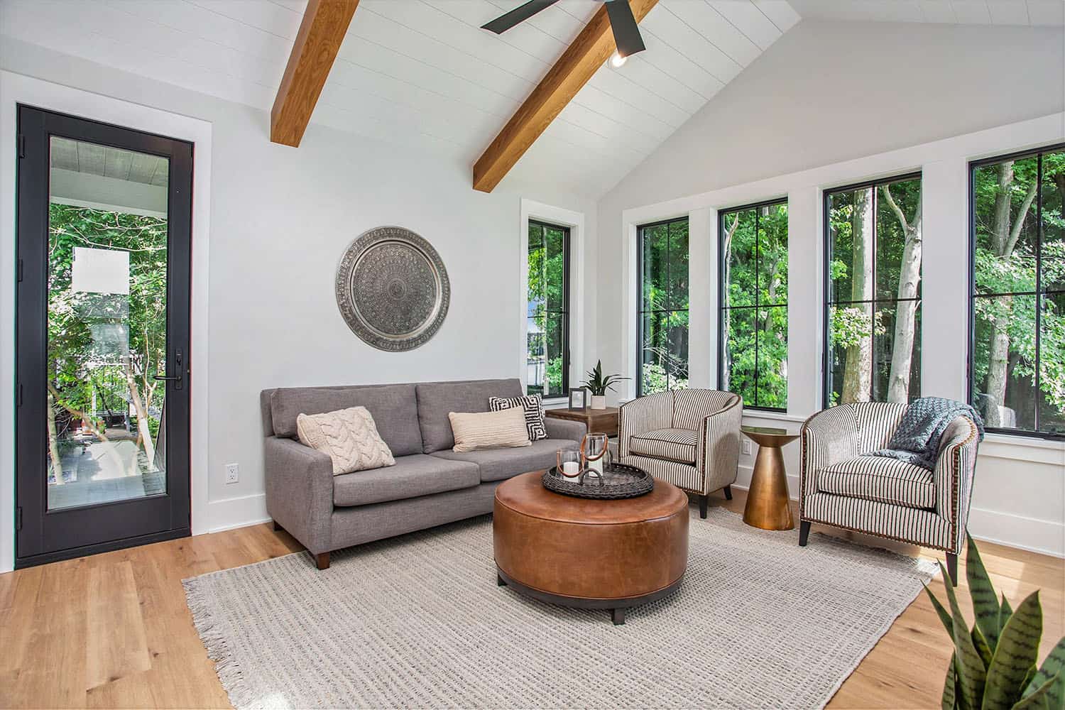 contemporary-screened-porch