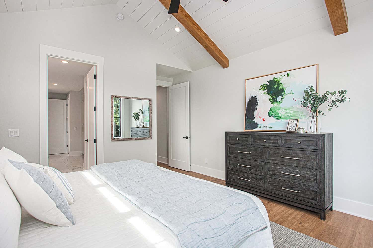 contemporary-bedroom
