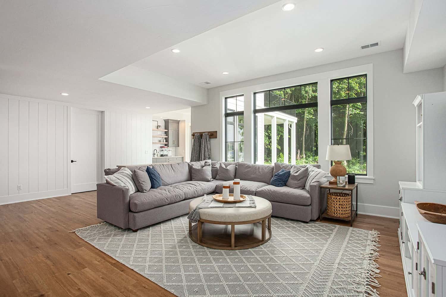 contemporary-family-room