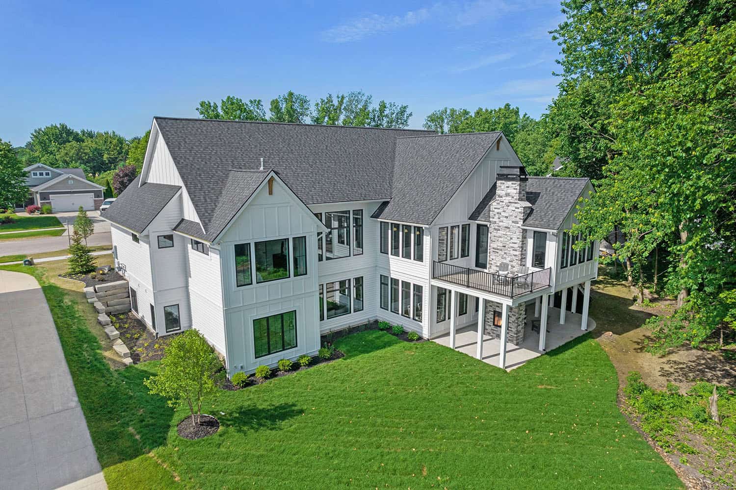 contemporary-lake-house-exterior