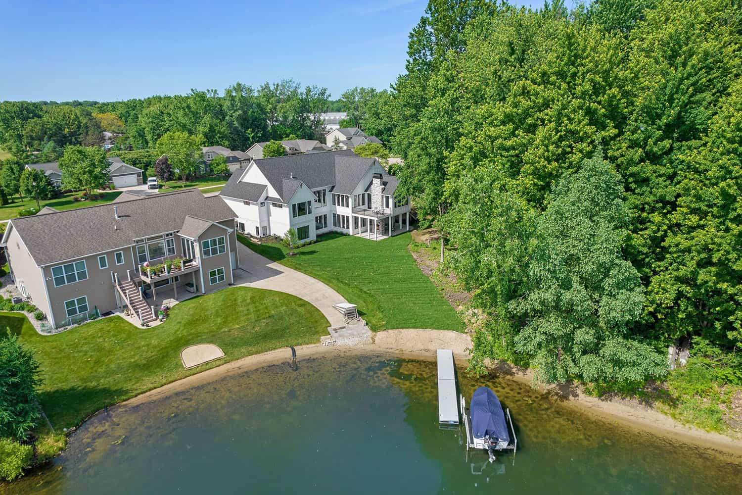 contemporary-lake-house-exterior-aerial-view