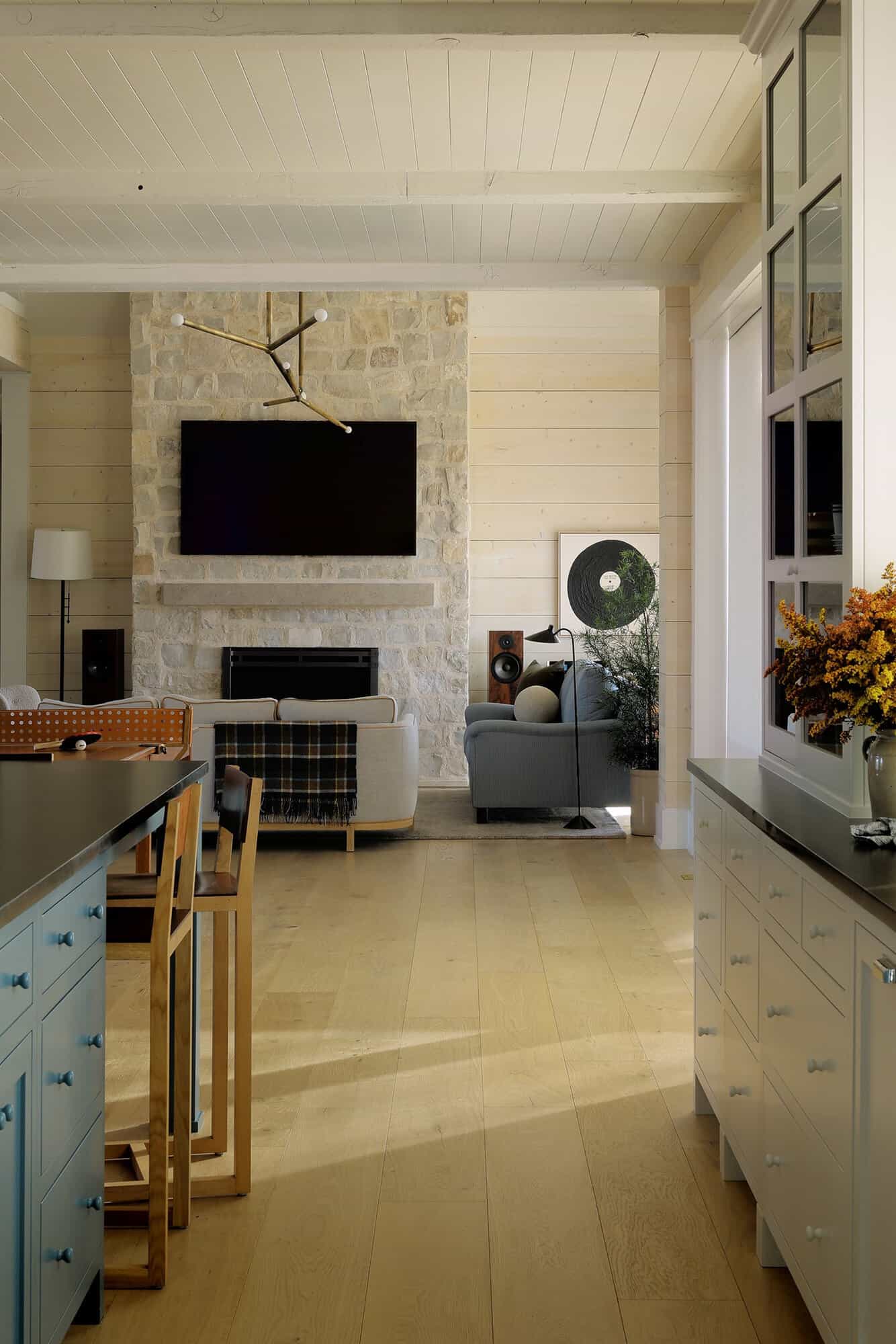 contemporary-kitchen-looking-towards-the-living-room