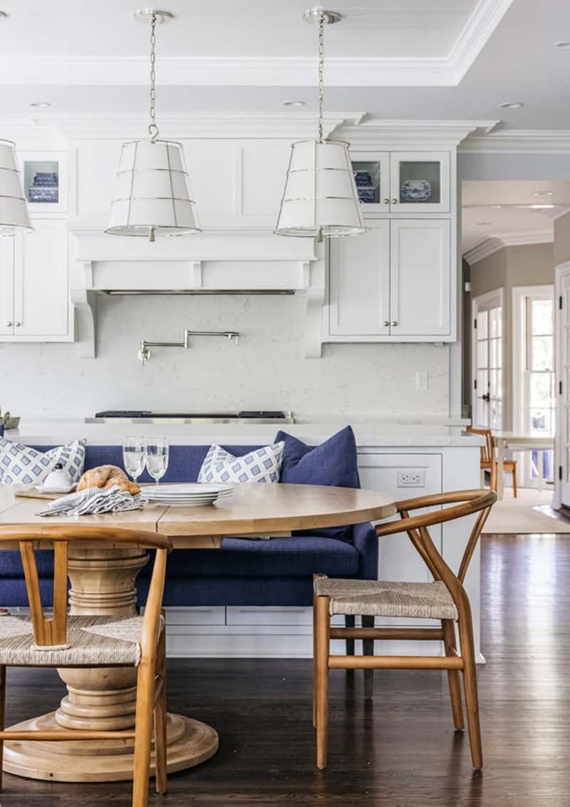 colonial-home-kitchen-and-breakfast-nook