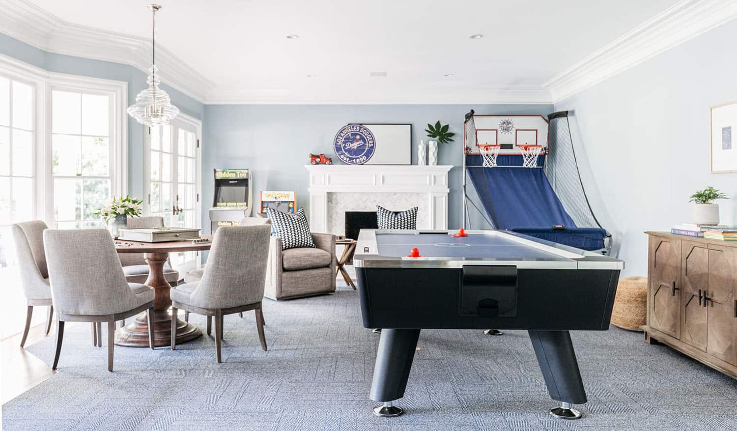 colonial-home-family-room