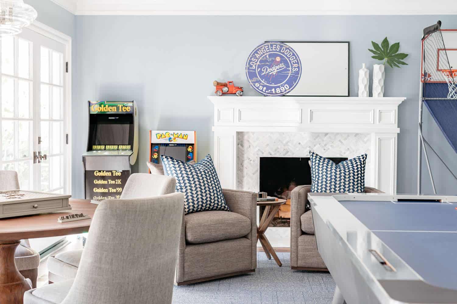 colonial-home-family-room