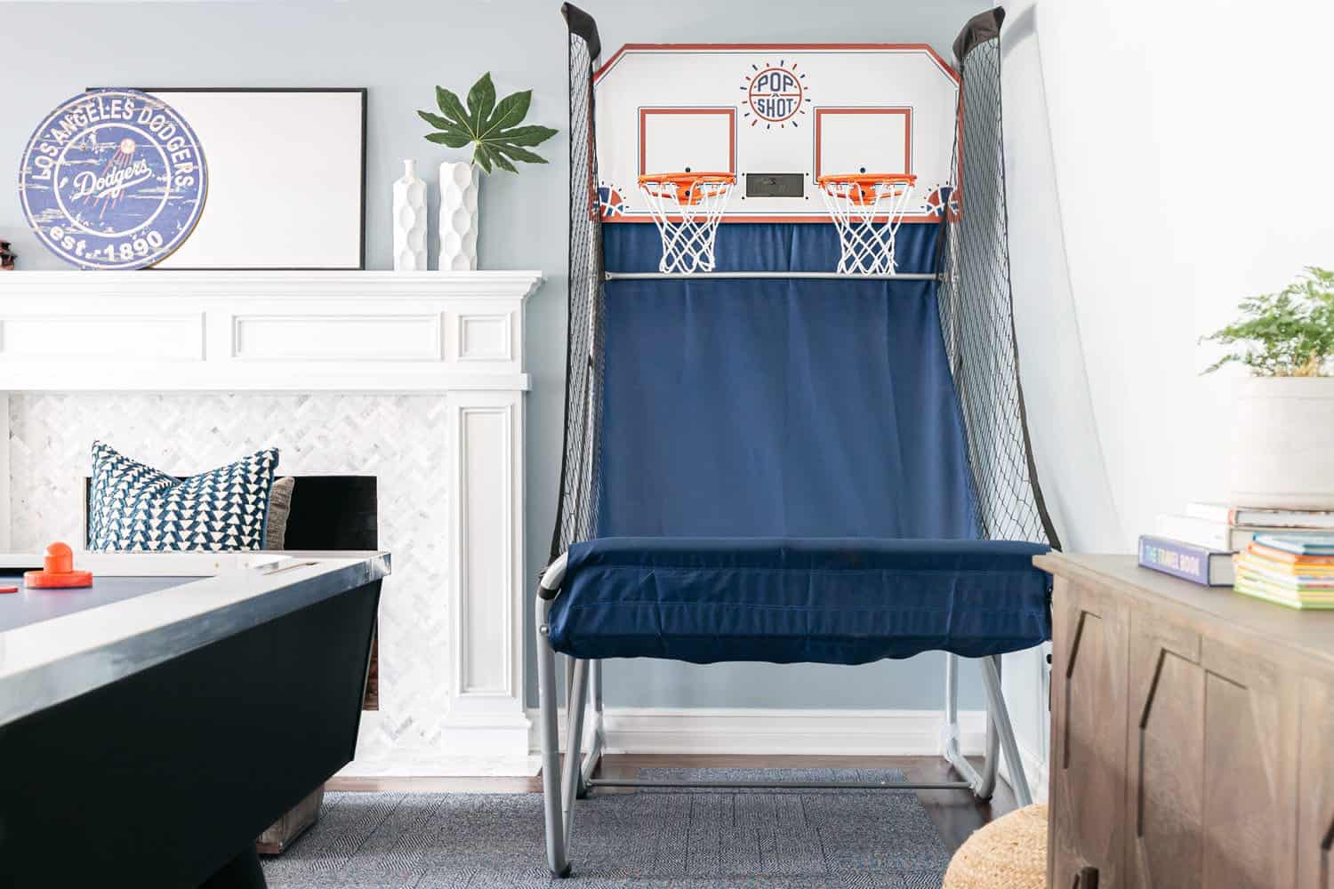 contemporary-family-room