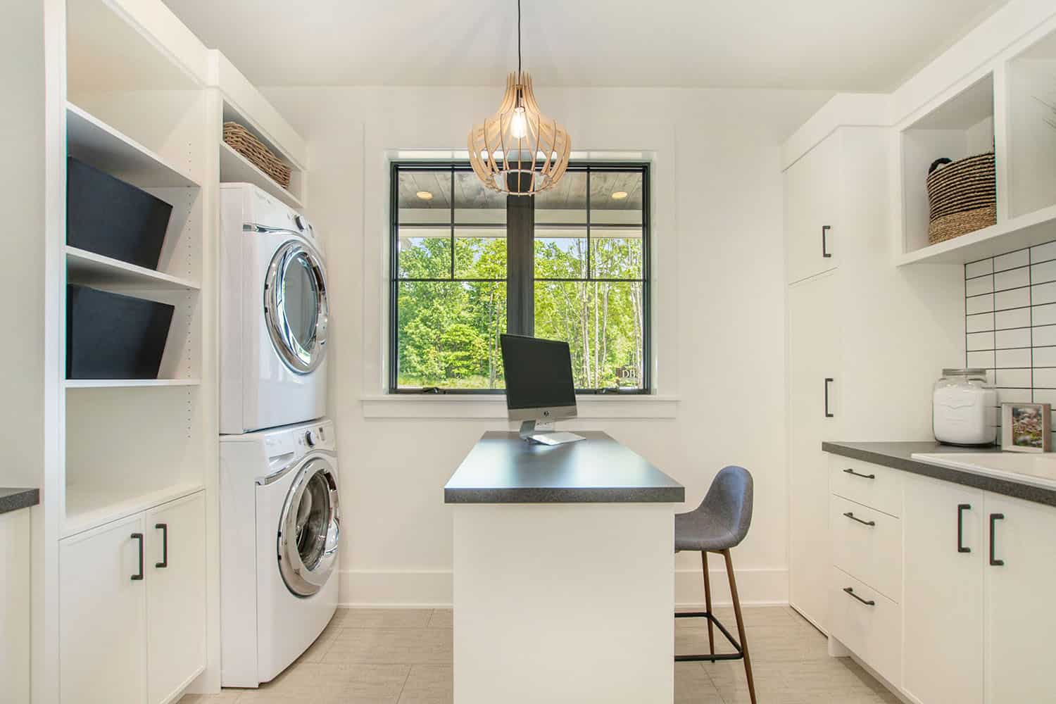 farmhouse-laundry-room