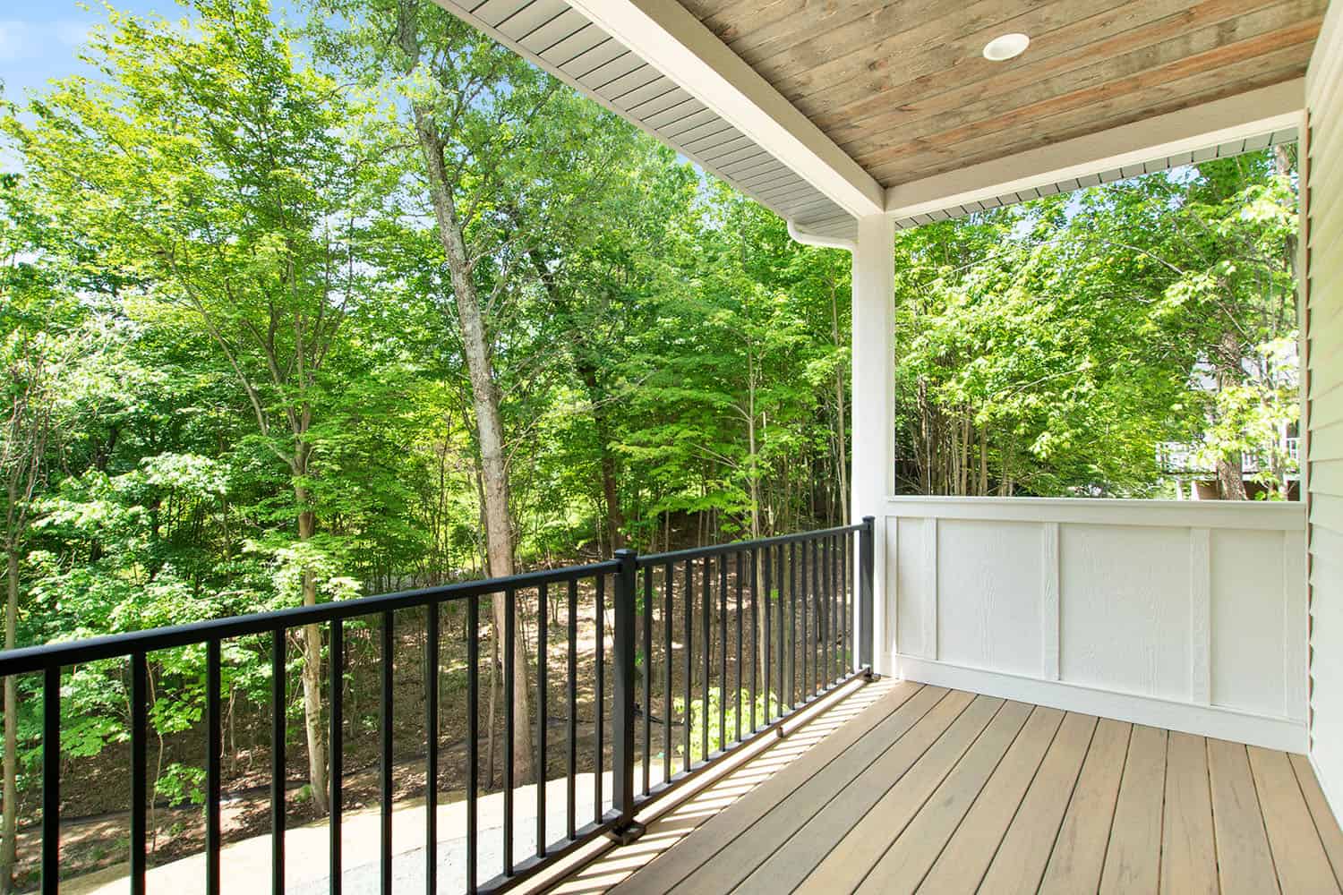 farmhouse-bedroom-private-balcony