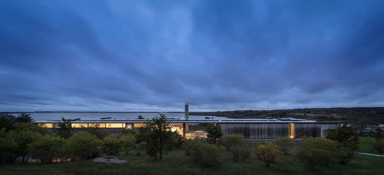 modern-home-exterior-at-dusk