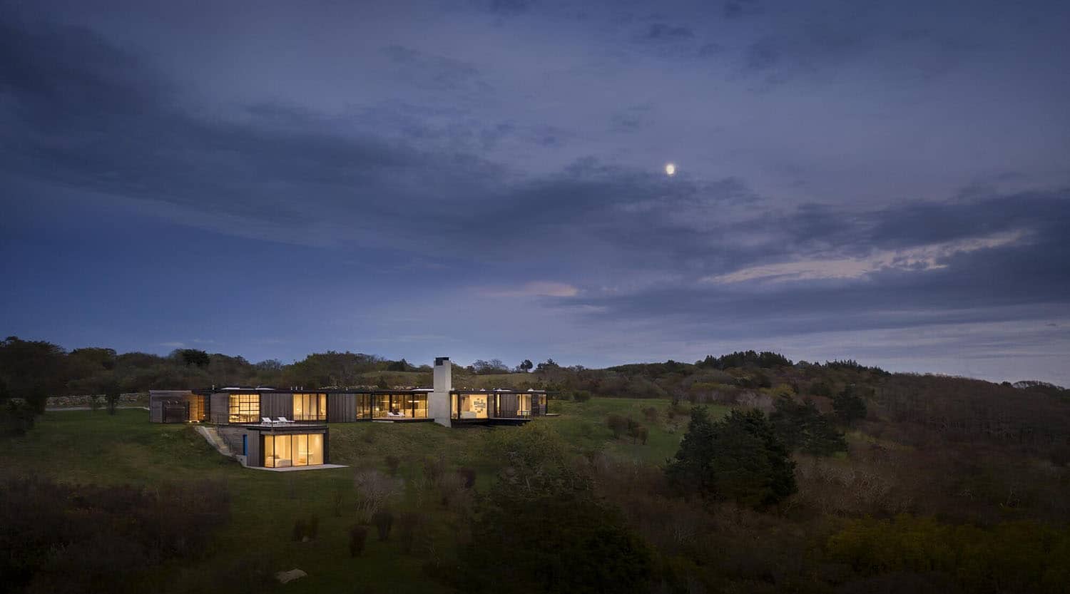 modern-home-exterior-at-dusk