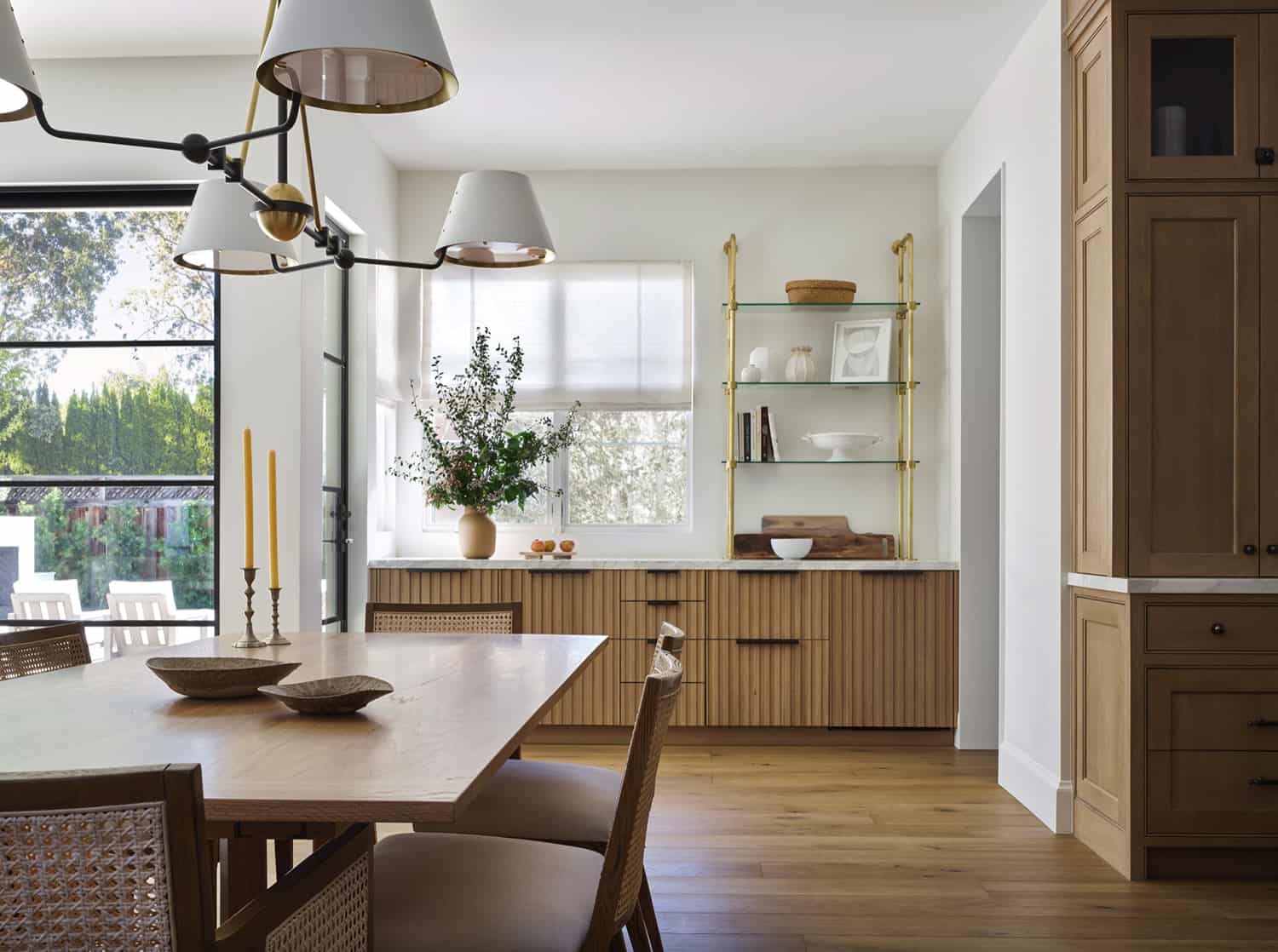 transitional-style-dining-room