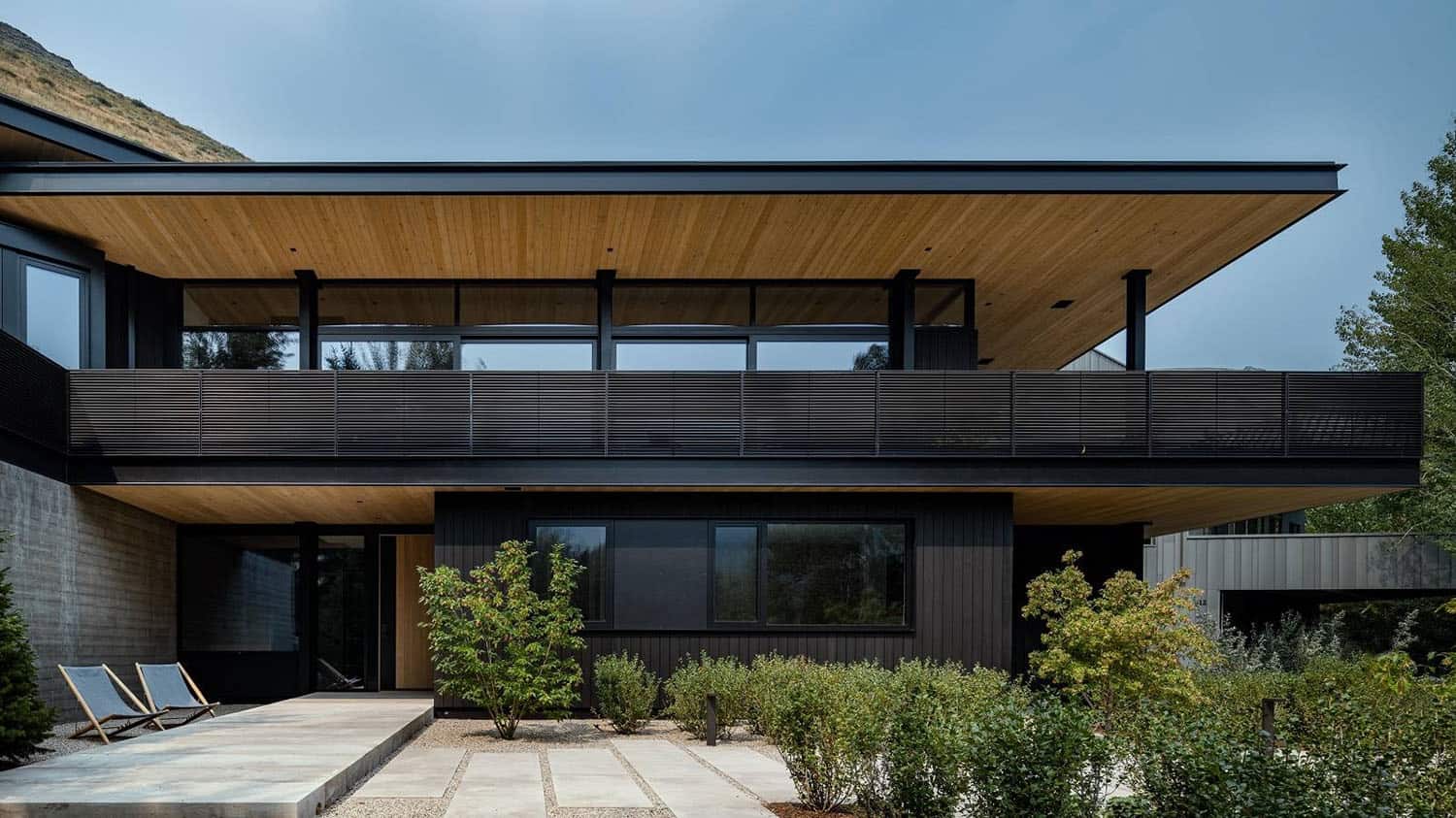 mountain-modern-home-exterior