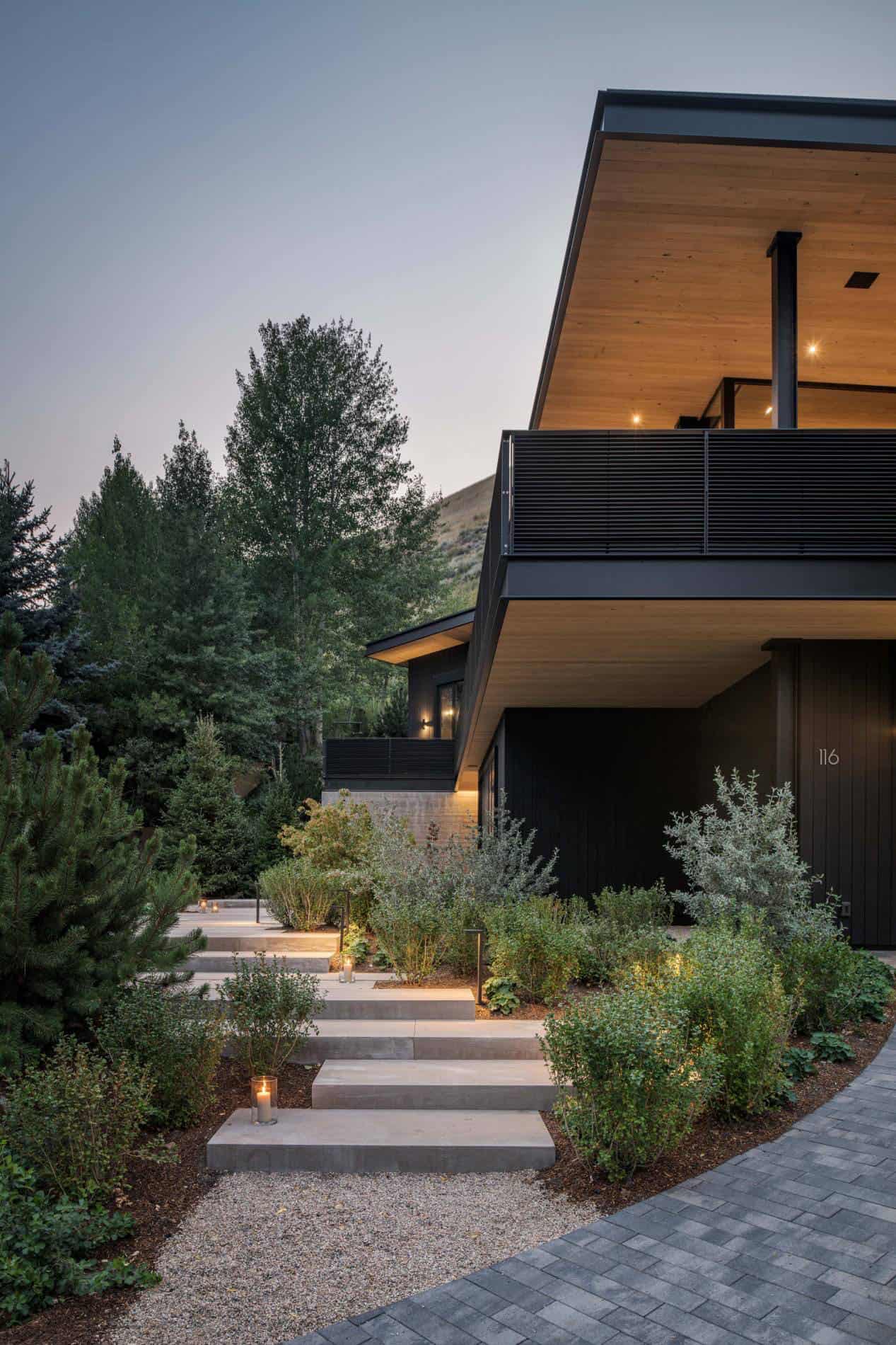 mountain-modern-home-exterior