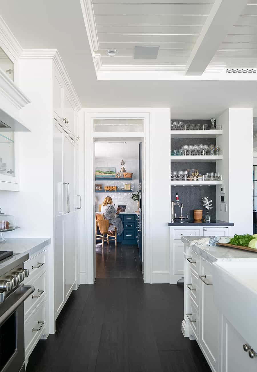 beach-style-kitchen-pantry
