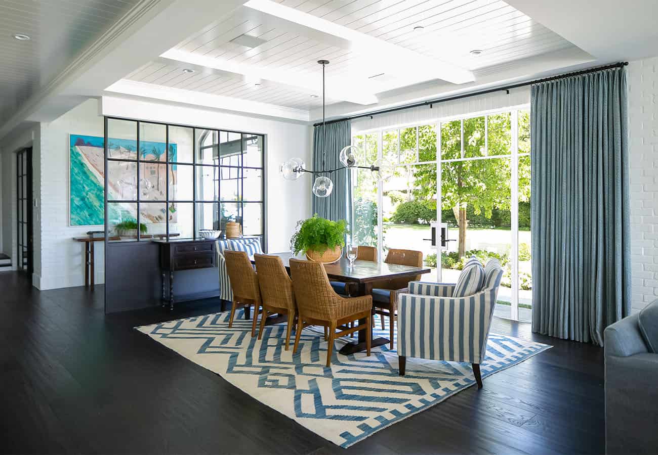 beach-style-dining-room