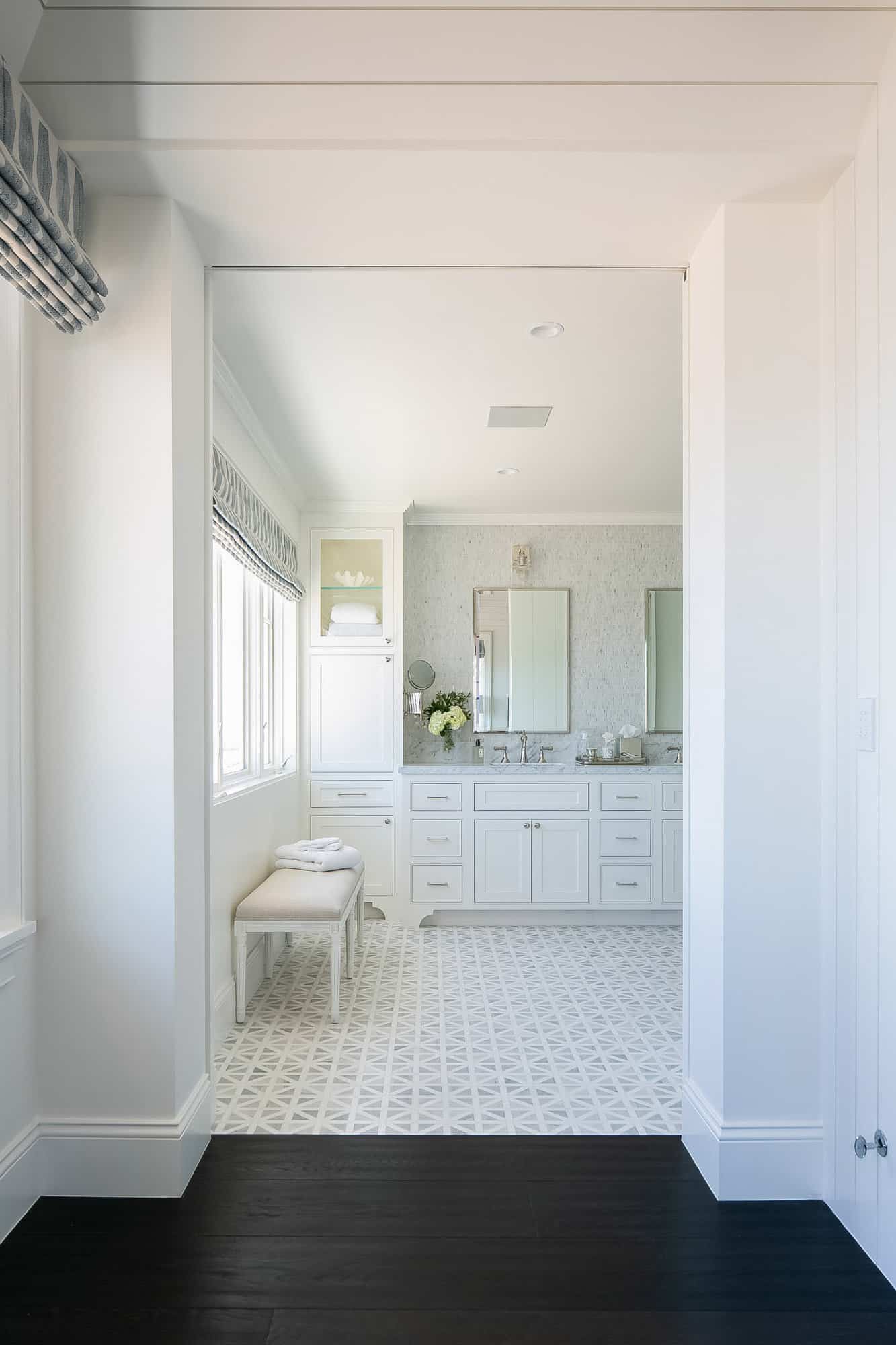 beach-style-bathroom