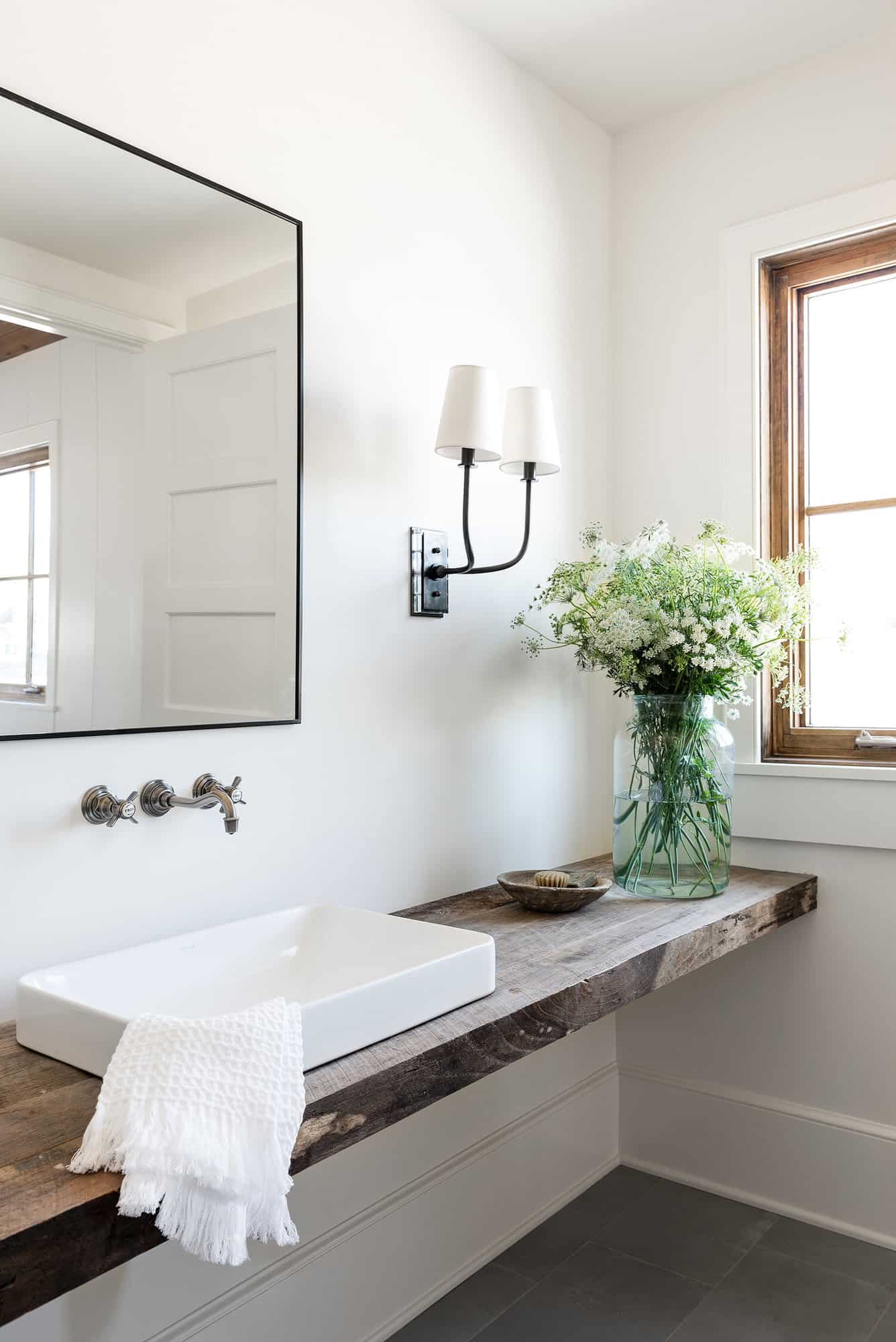 contemporary-entertainment-barn-bathroom