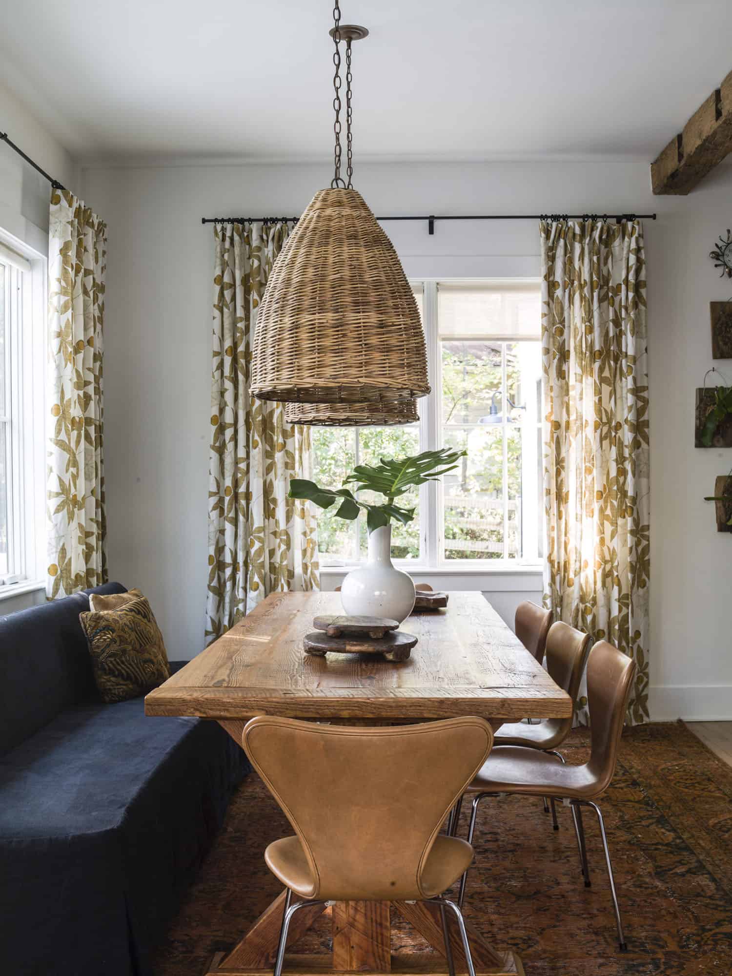 modern-farmhouse-dining-room-virginia