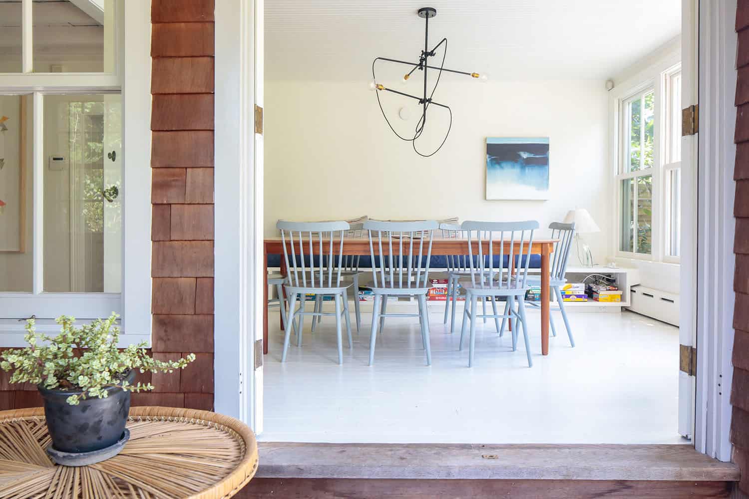 beach-style-dining-room