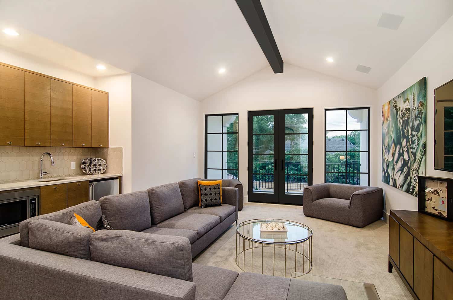 modern-mediterranean-style-family-room