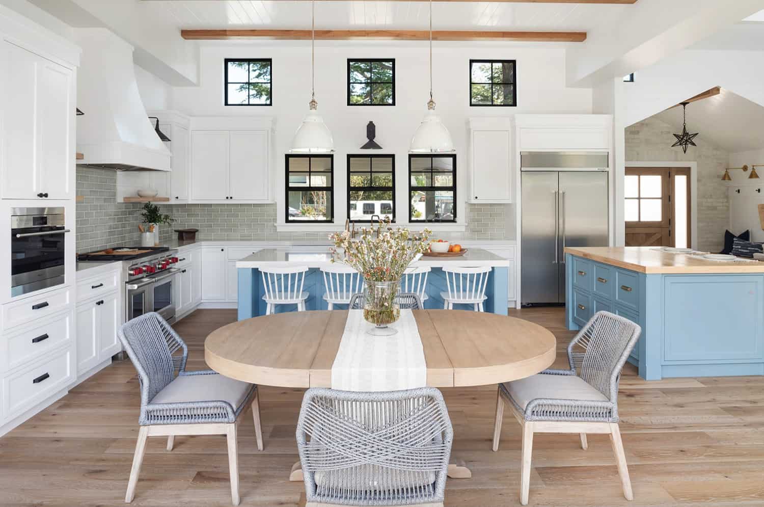 modern-farmhouse-kitchen-breakfast-nook