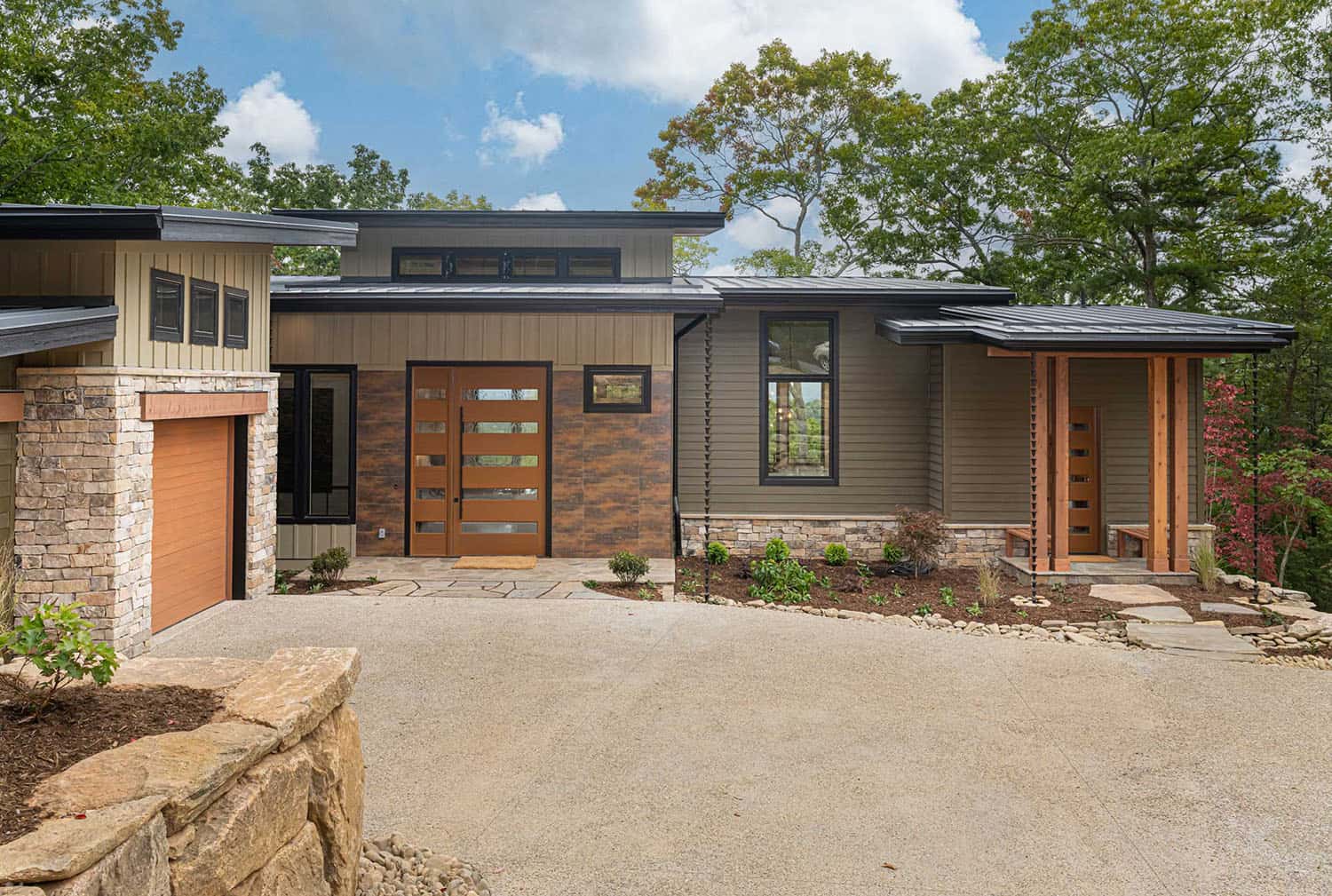 mountain-contemporary-home-exterior