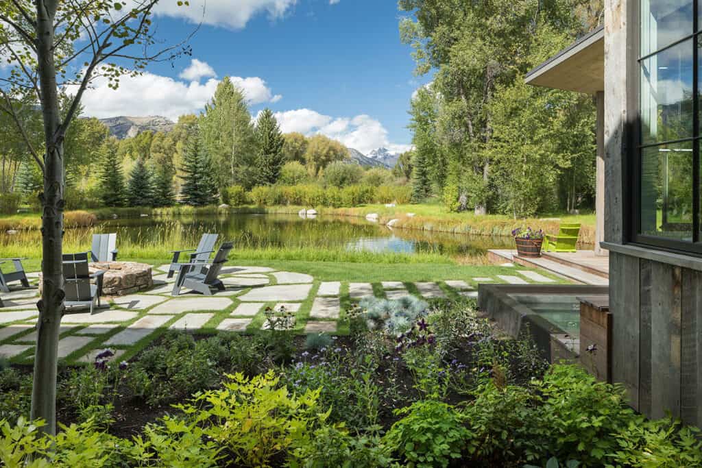 A rustic modern home with a strong connection to nature in Wyoming