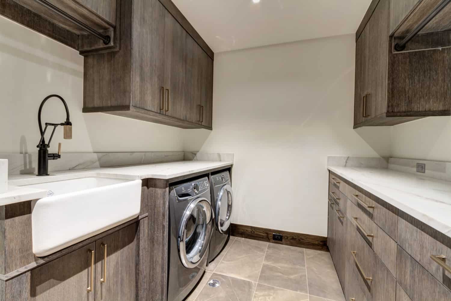 rustic-modern-laundry-room