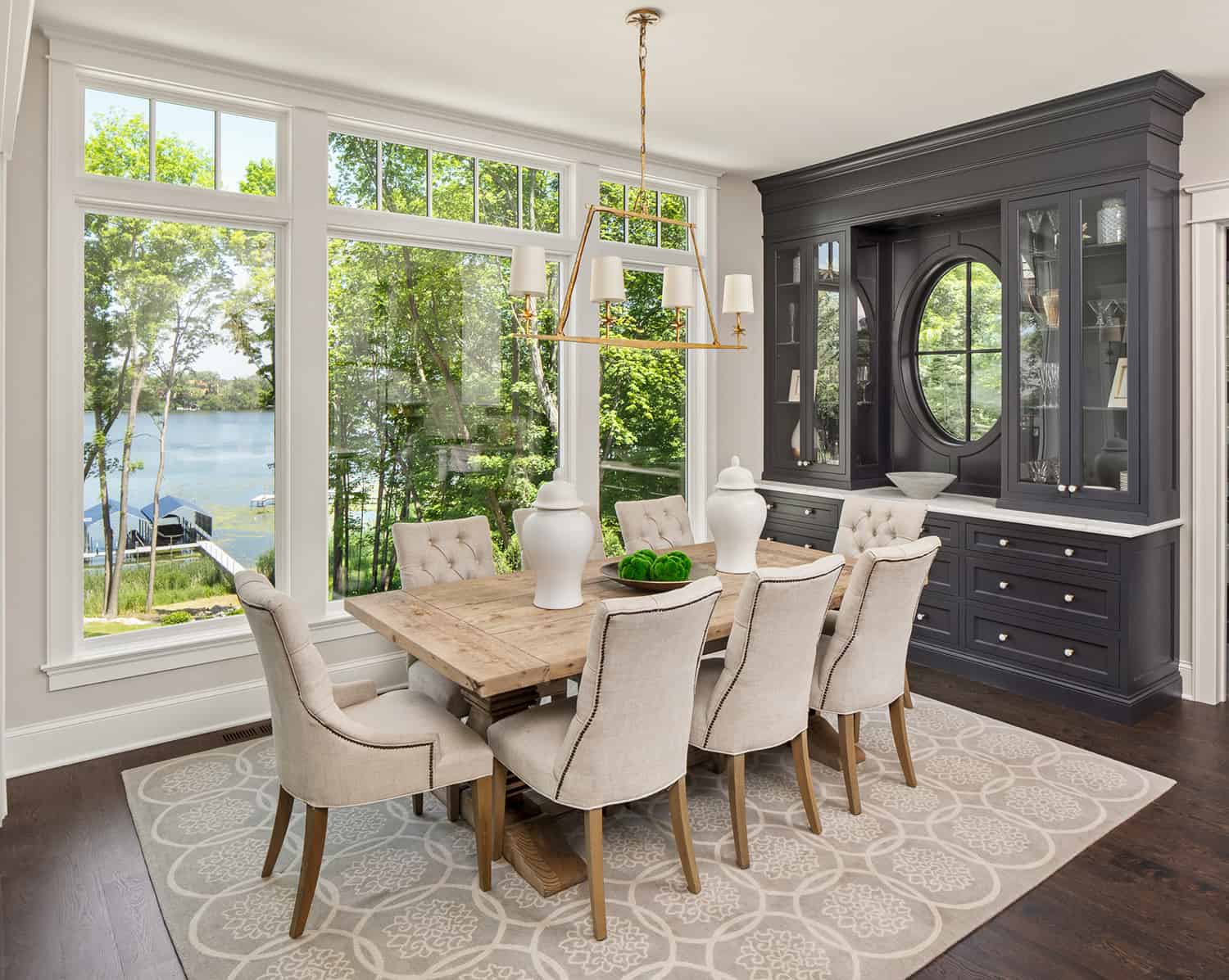 traditional-style-dining-room