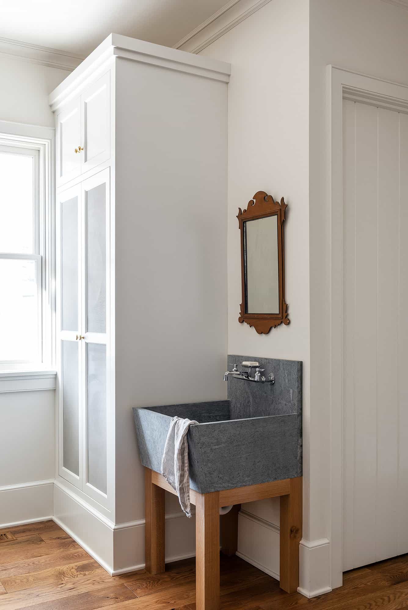 contemporary-laundry-room