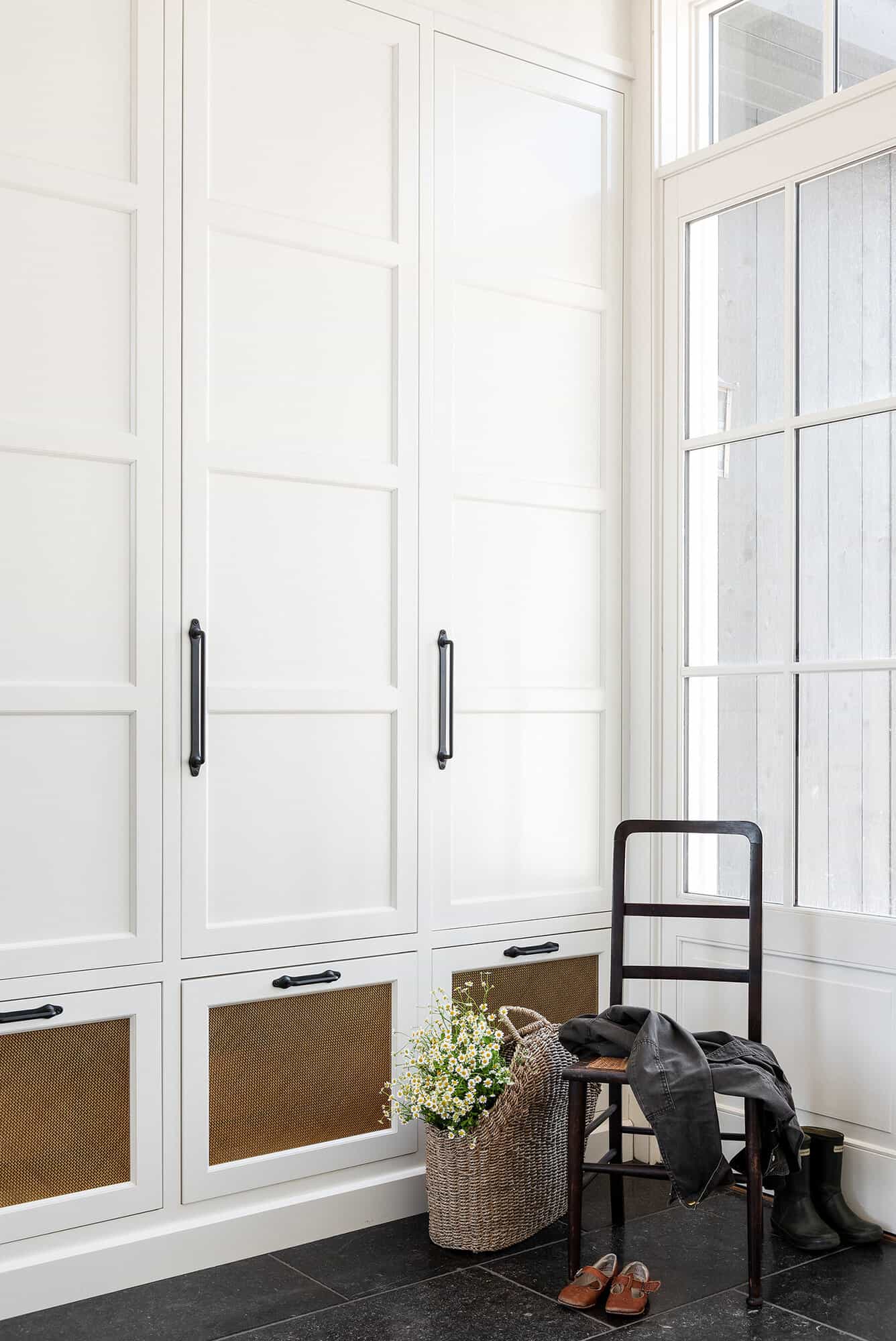 contemporary-laundry-room