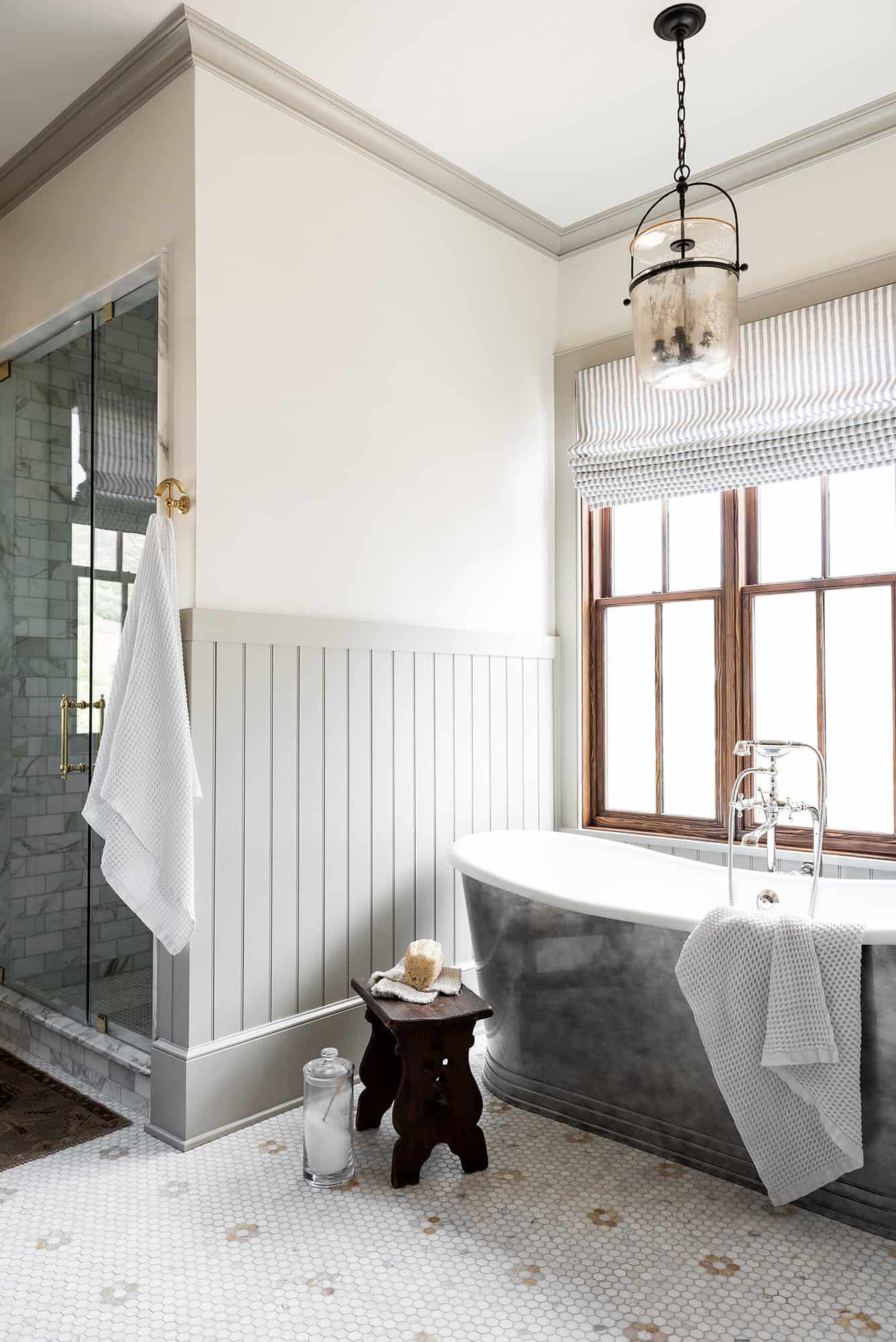 contemporary-bathroom-with-a-floating-tub