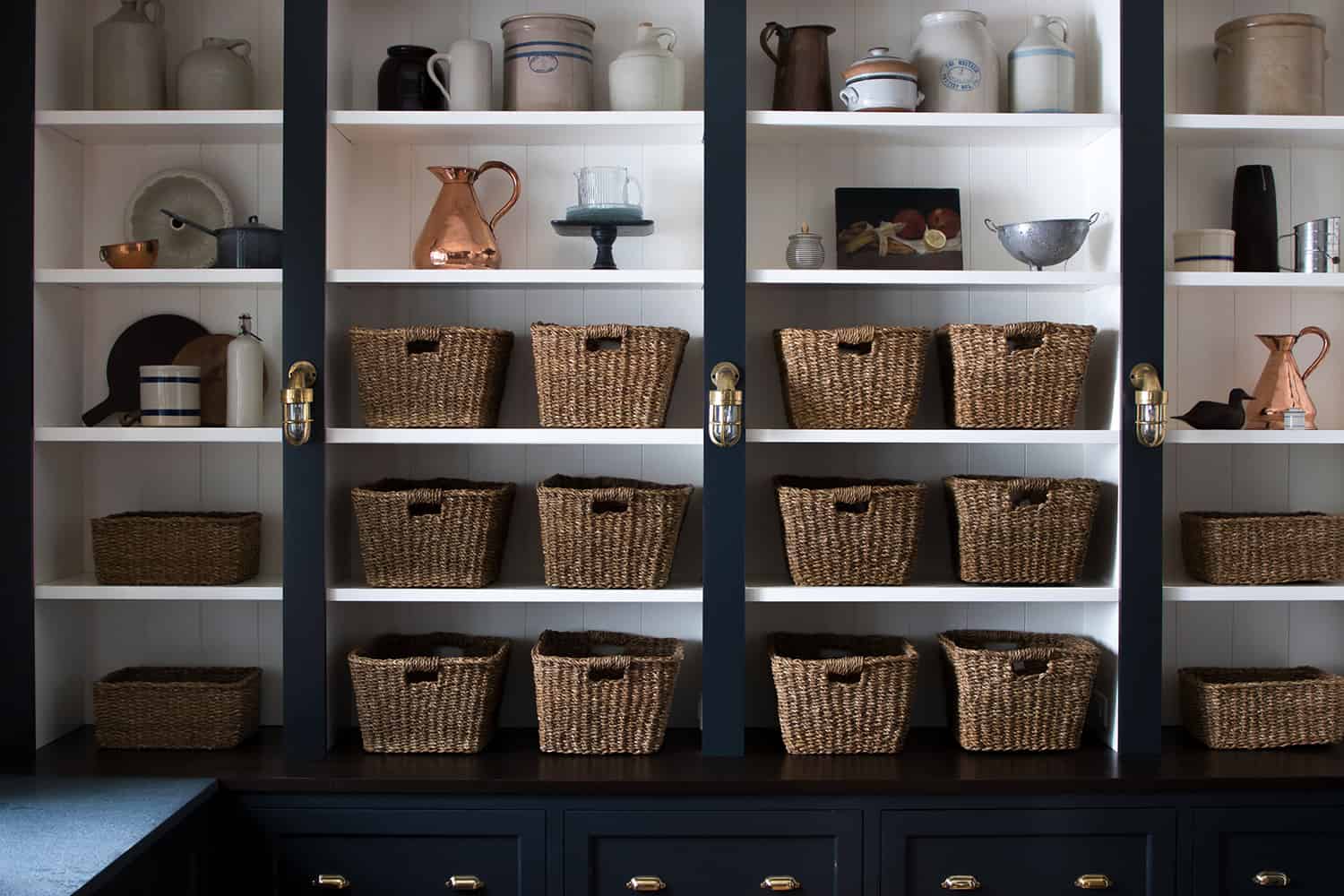 contemporary-kitchen-pantry