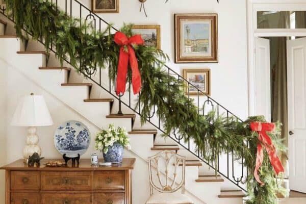 traditional-christmas-garland-with-red-bows