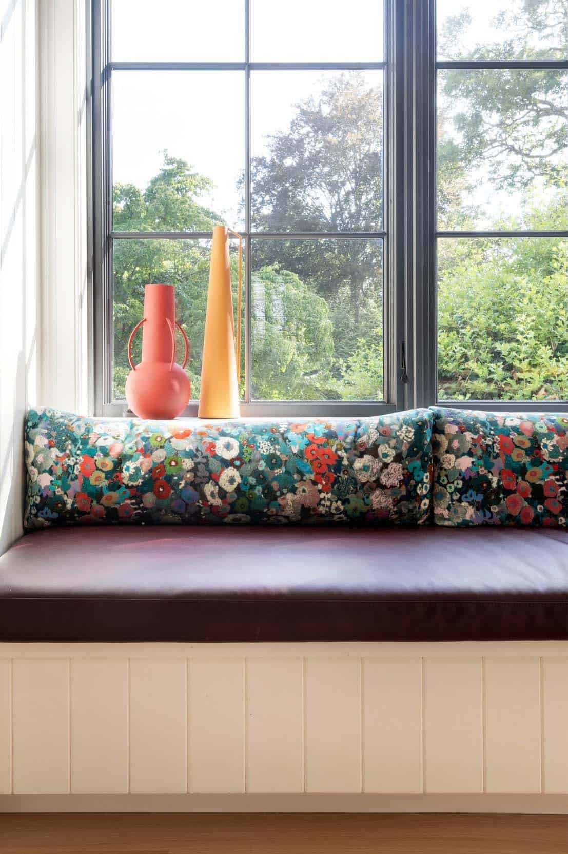 colonial-revival-dining-room-window-seat
