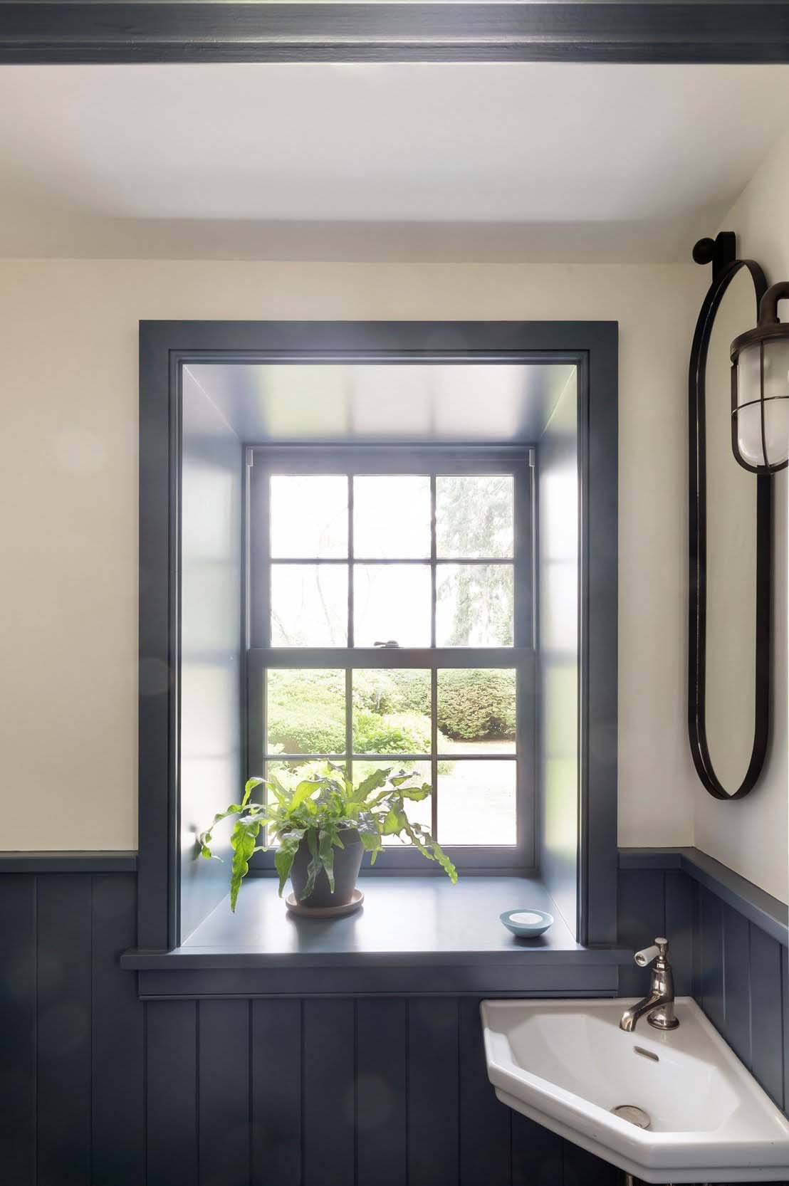 colonial-revival-bathroom