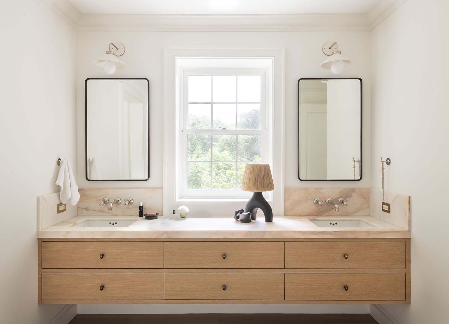 colonial-revival-bathroom