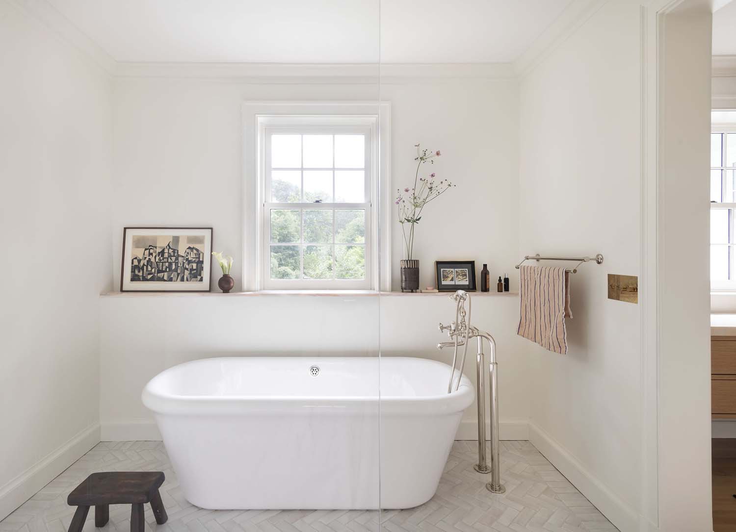 colonial-revival-bathroom